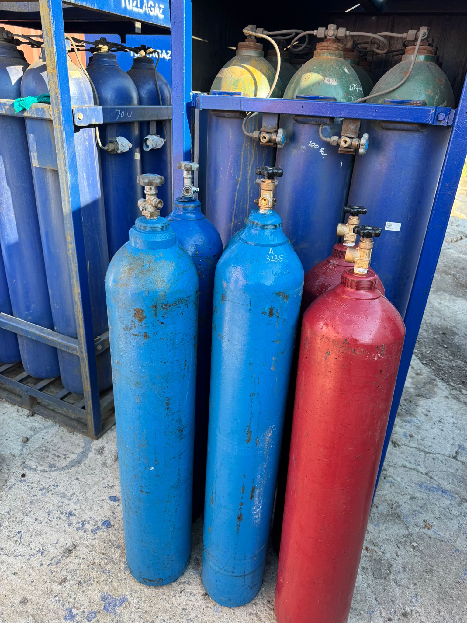 Industrial cylinders — example from Arven's supply range and operations